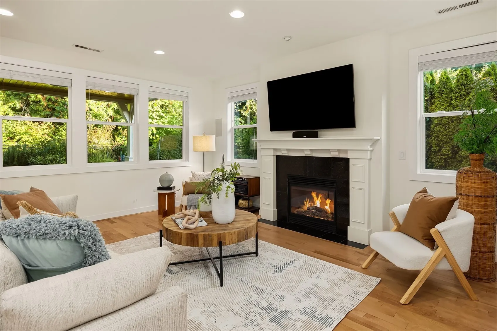 1703 NE Falls Drive , Issaquah, WA 98029-9802