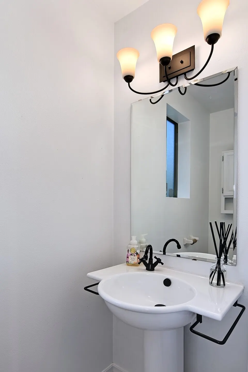 2214 NE 7th Street , Renton, WA 98056-9805