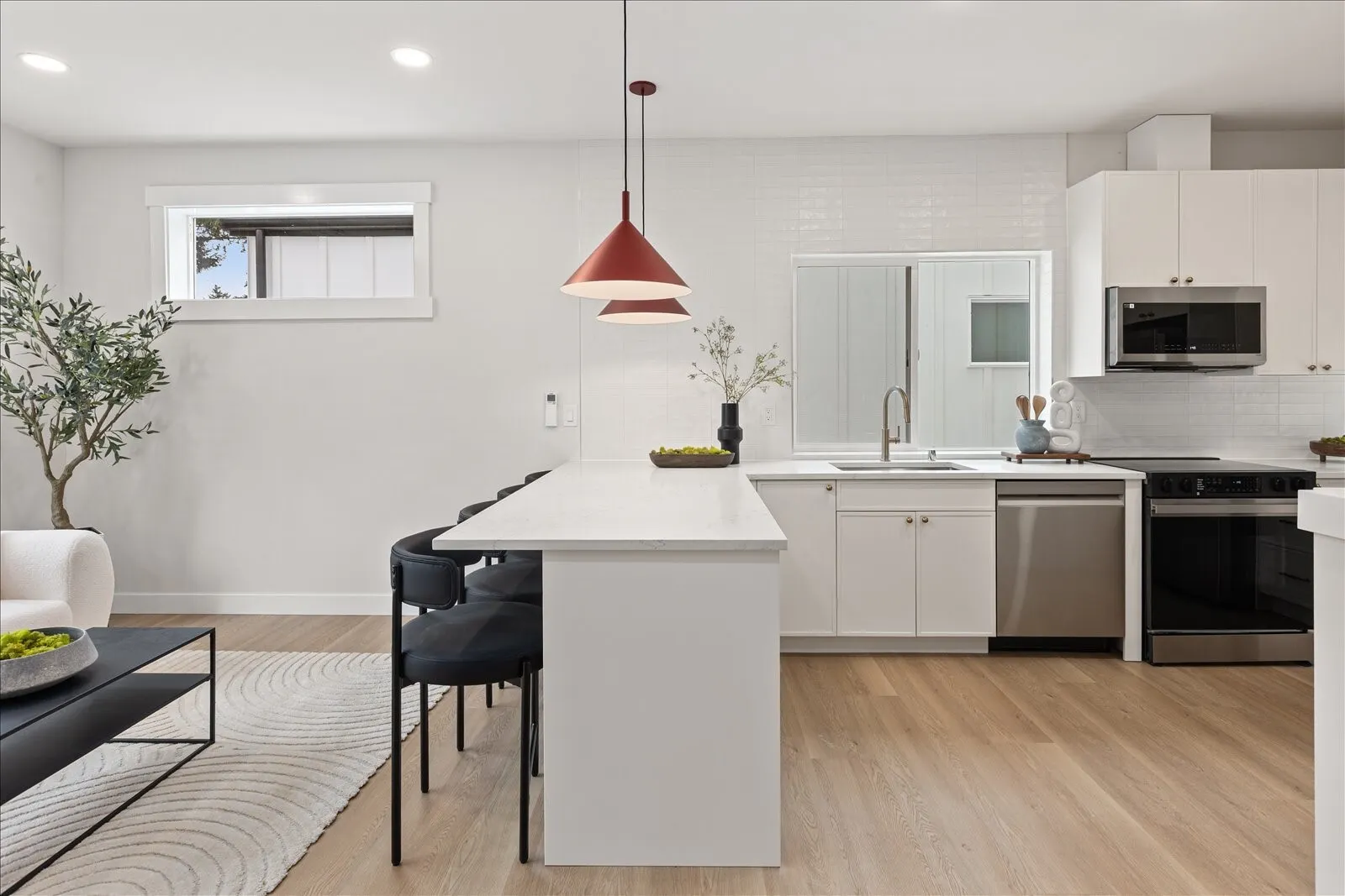 14308 B Roslyn Place N, Seattle, WA 98133