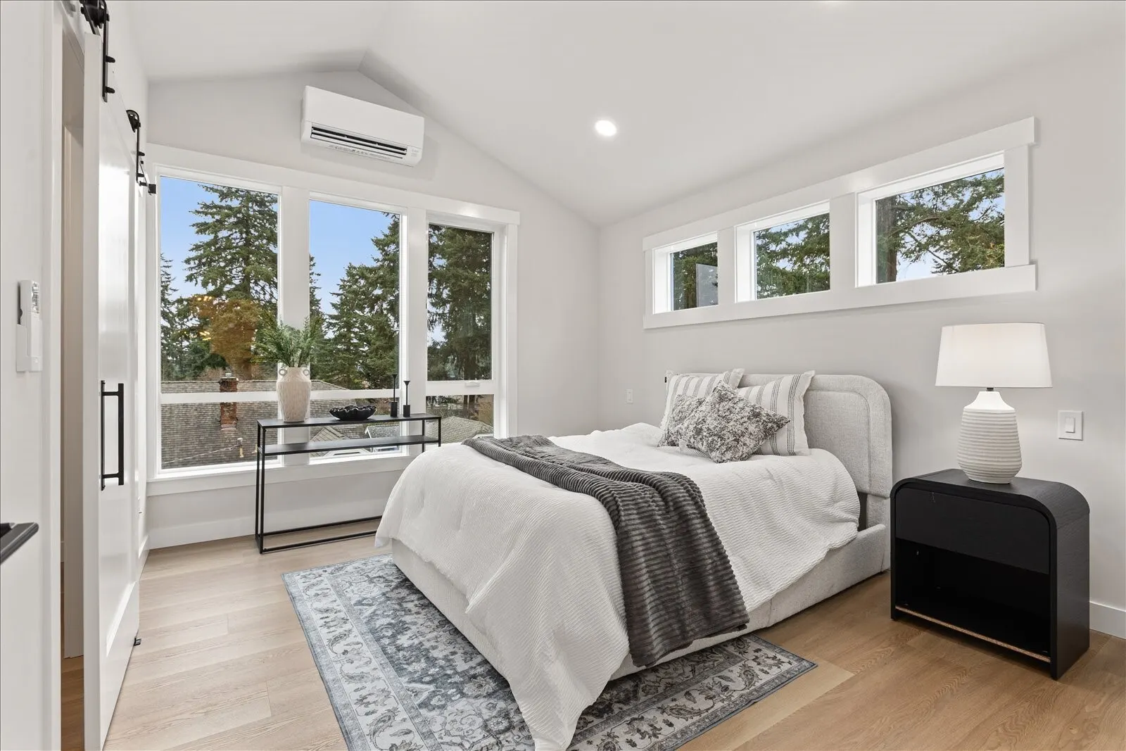 14308 B Roslyn Place N, Seattle, WA 98133