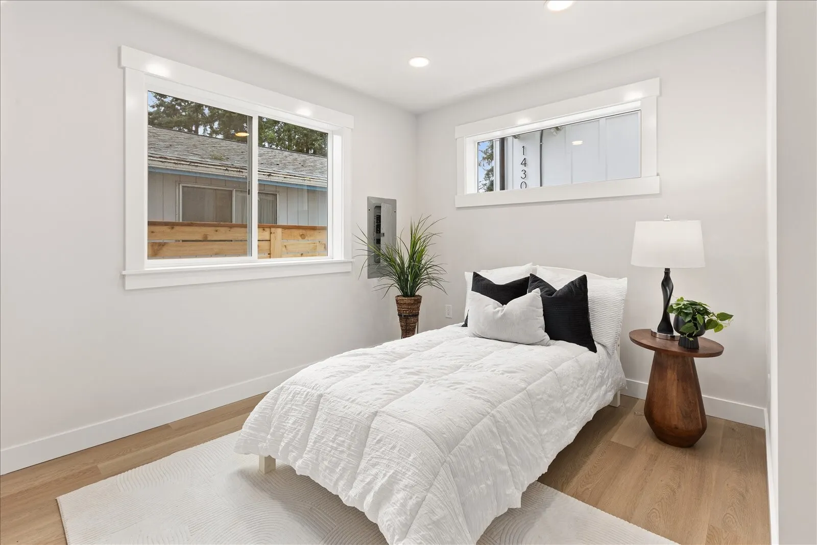 14308 B Roslyn Place N, Seattle, WA 98133