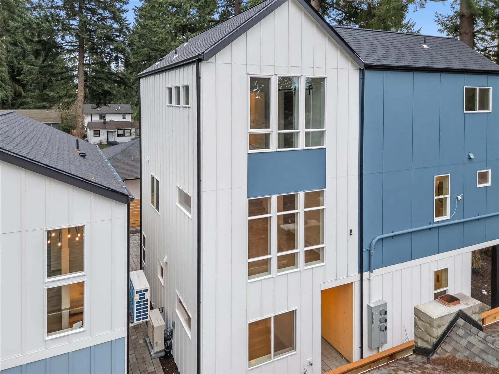 14308 B Roslyn Place N, Seattle, WA 98133