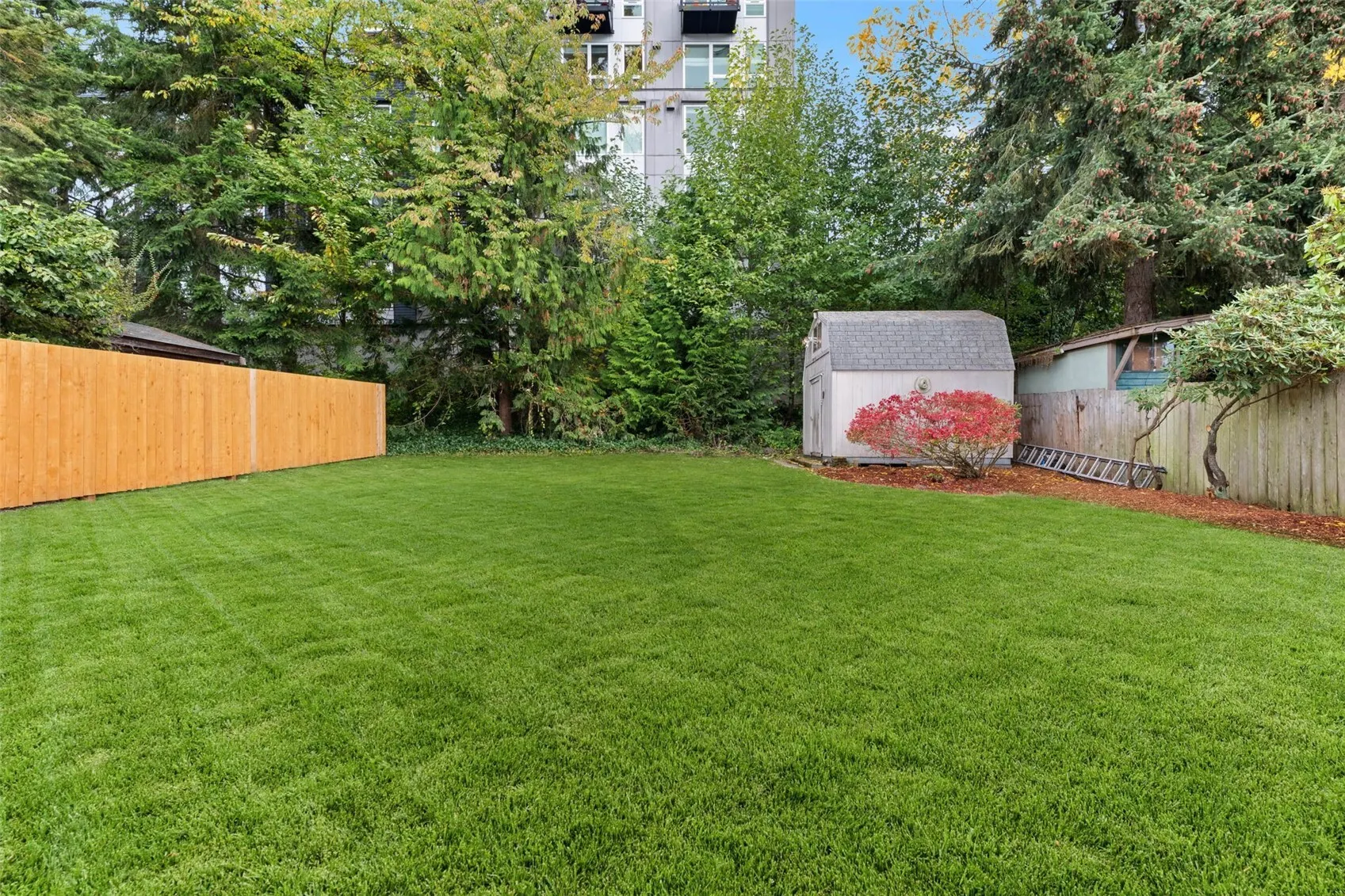9032 Palatine Avenue N, Seattle, WA 98103