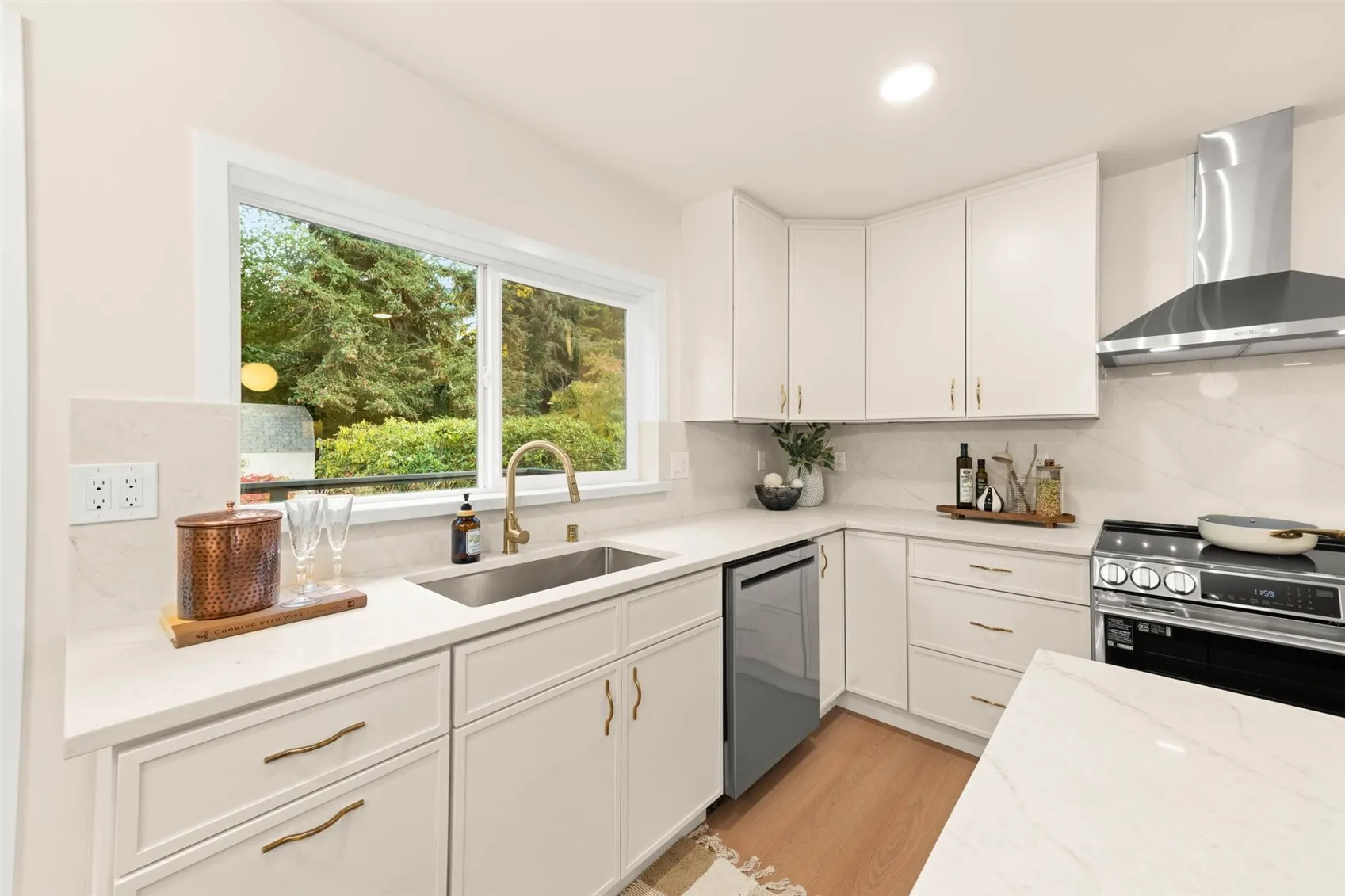 9032 Palatine Avenue N, Seattle, WA 98103