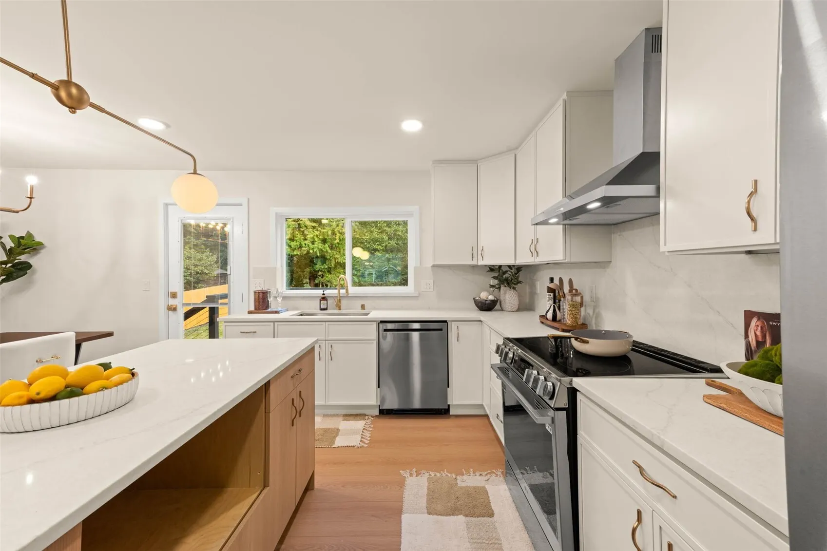 9032 Palatine Avenue N, Seattle, WA 98103
