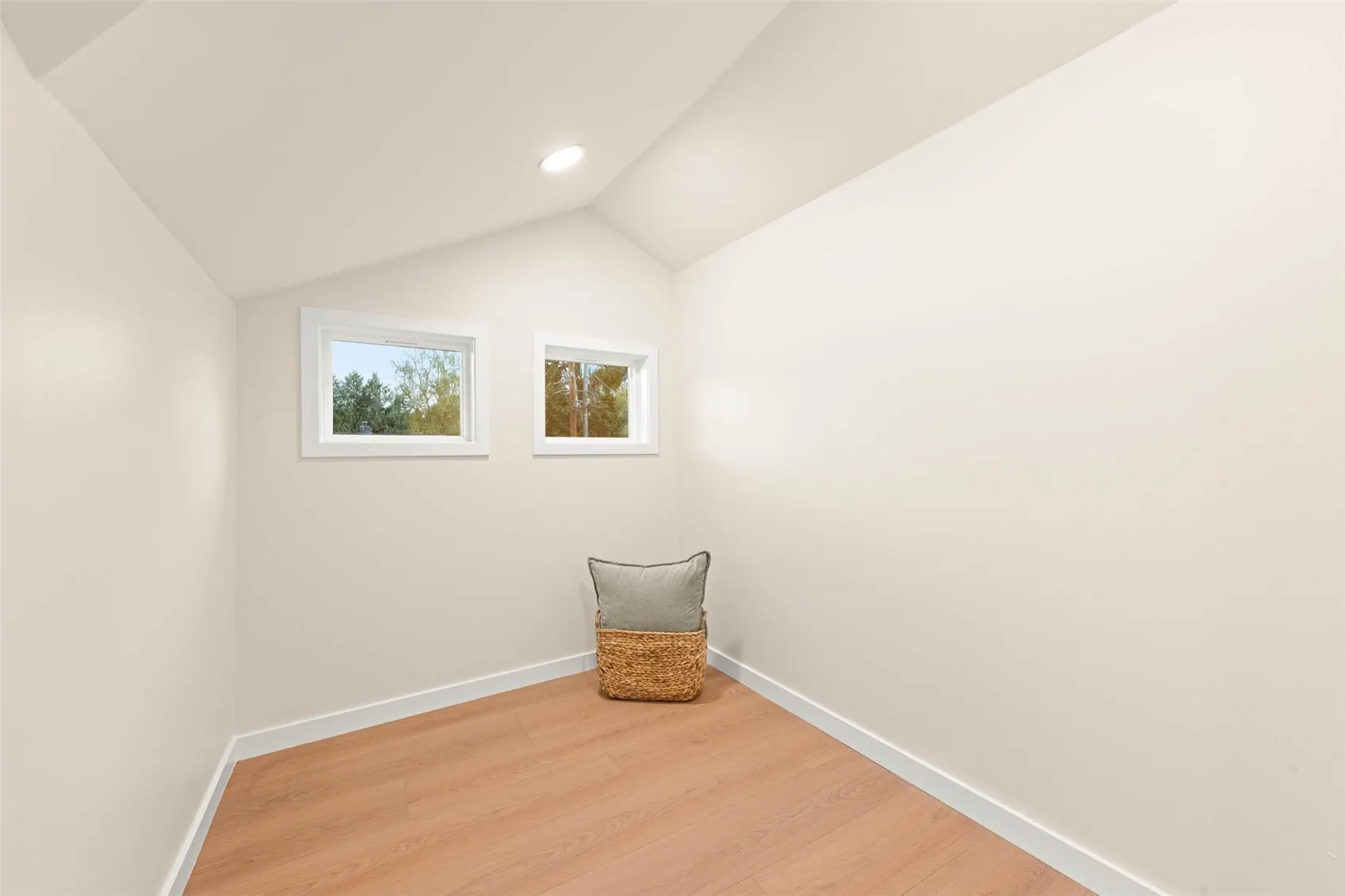 9032 Palatine Avenue N, Seattle, WA 98103