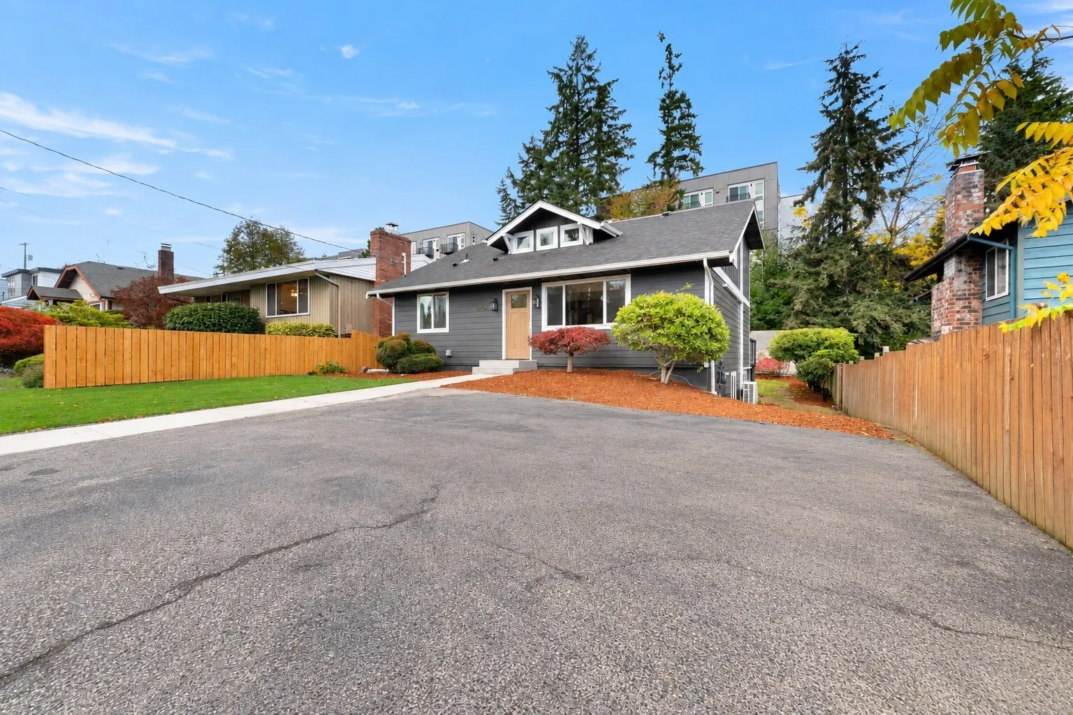 9032 Palatine Avenue N, Seattle, WA 98103