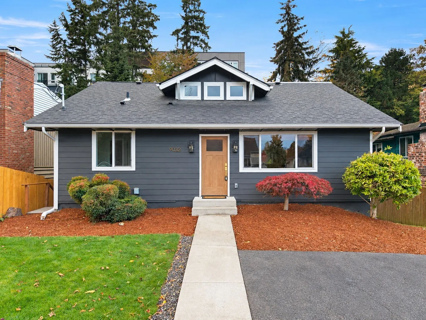 9032 Palatine Avenue N, Seattle, WA 98103