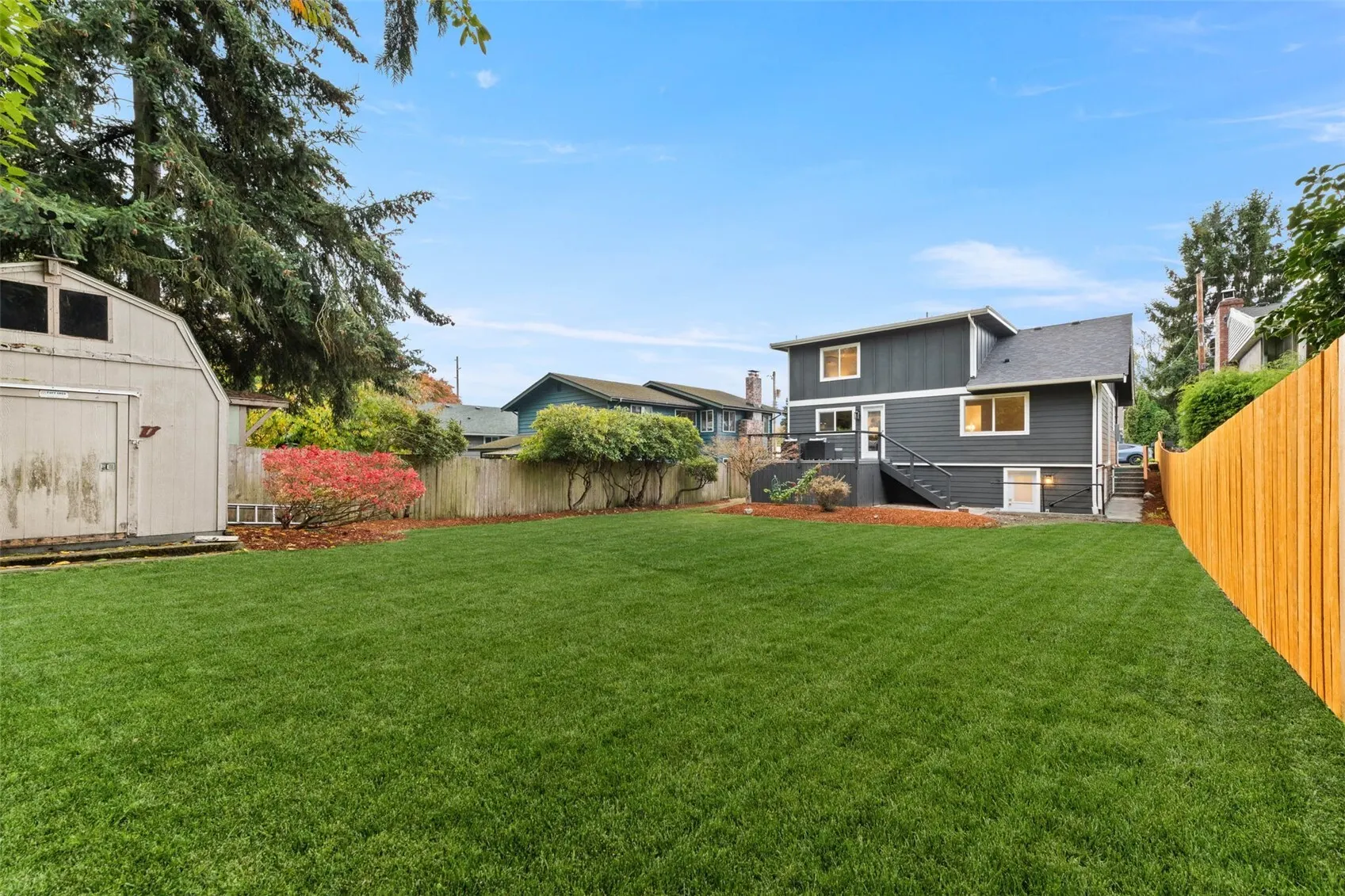 9032 Palatine Avenue N, Seattle, WA 98103