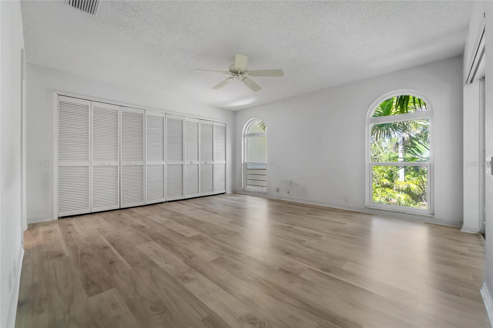 264 WOODS POINT RD