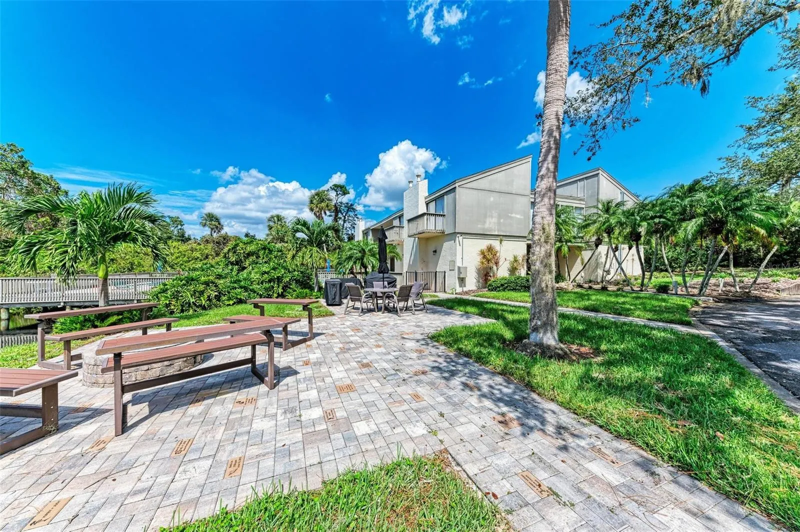264 WOODS POINT RD