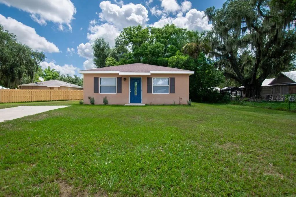 910 N LEE AVE