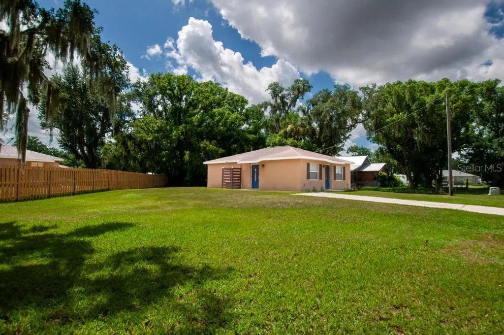 910 N LEE AVE