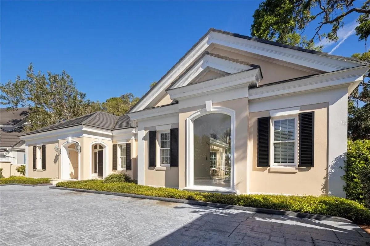 236 SAINT JAMES PARK