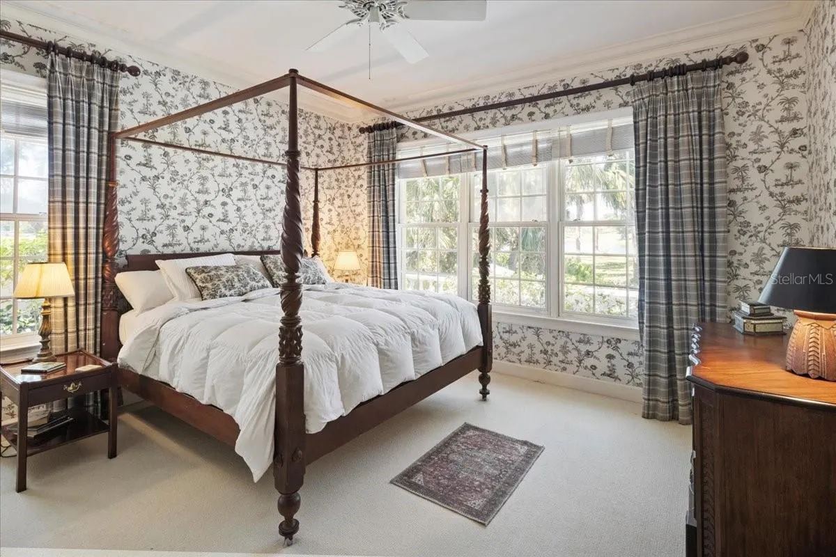 236 SAINT JAMES PARK