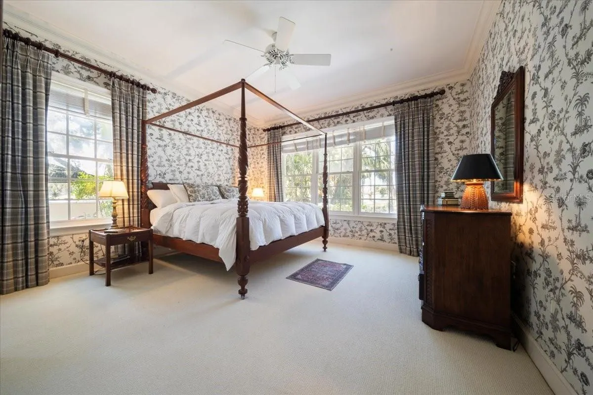 236 SAINT JAMES PARK