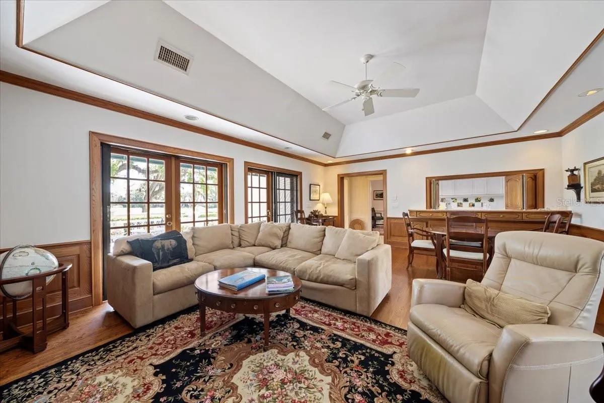 236 SAINT JAMES PARK