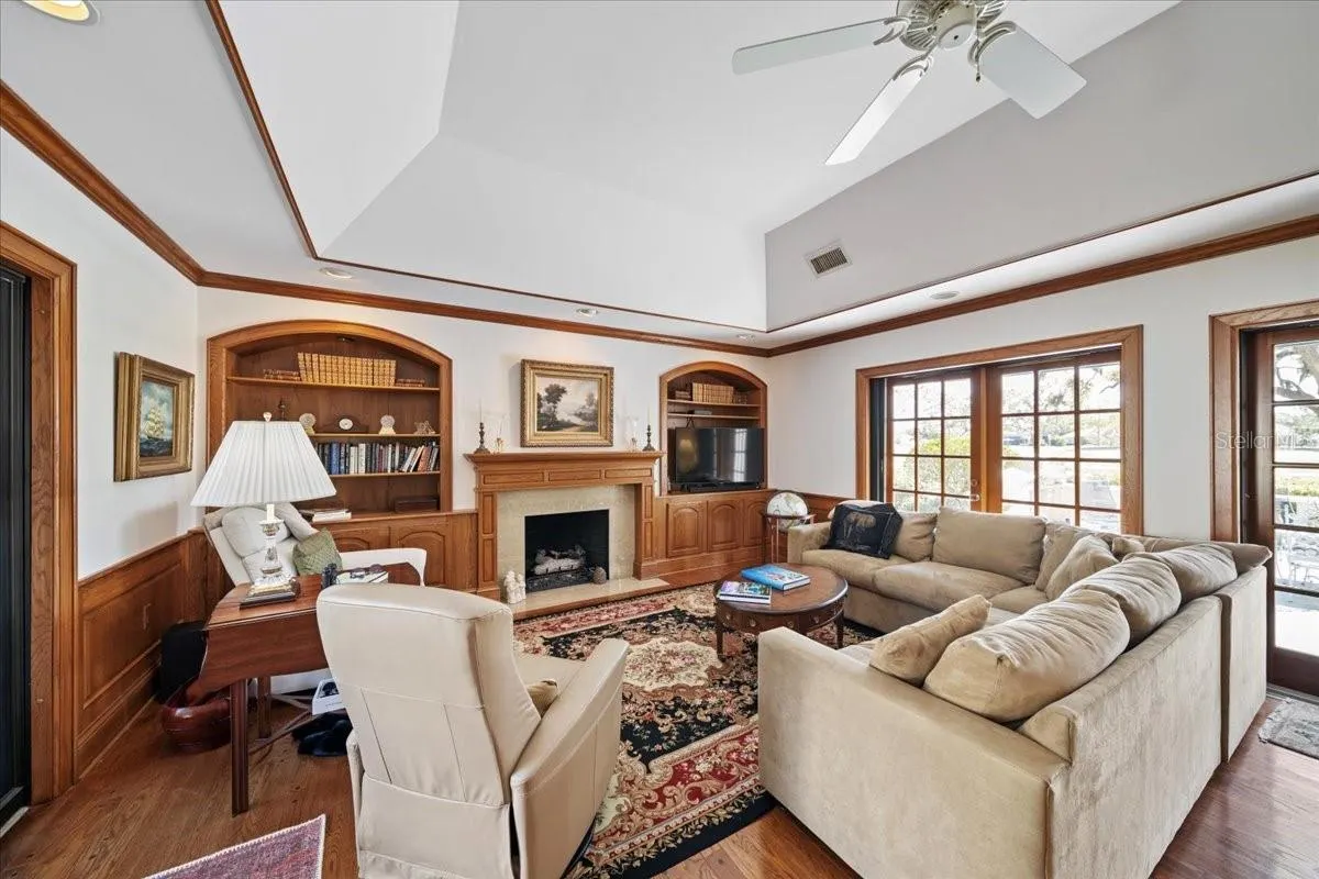 236 SAINT JAMES PARK