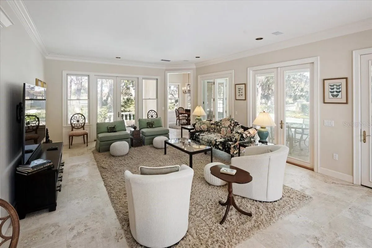 236 SAINT JAMES PARK