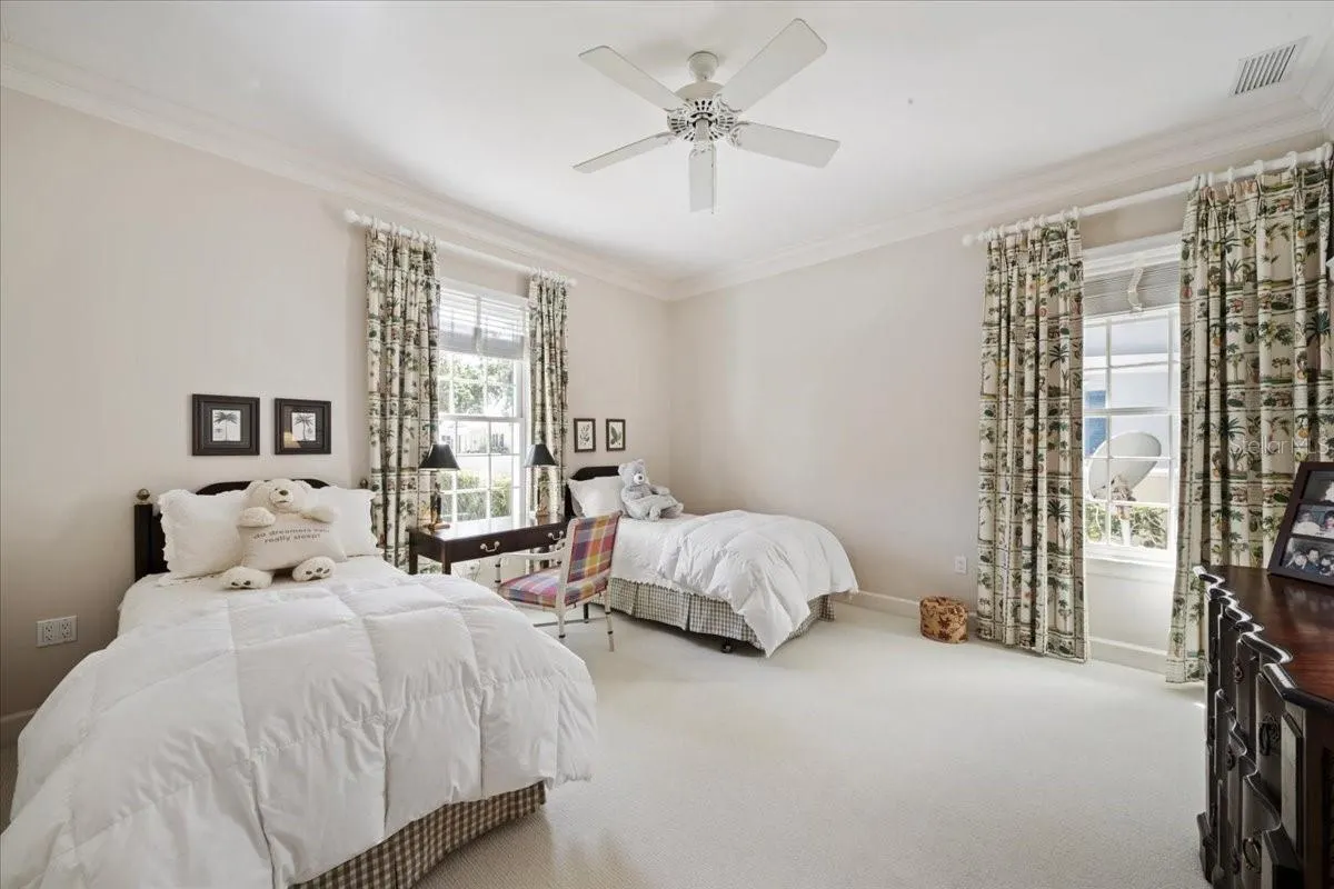 236 SAINT JAMES PARK