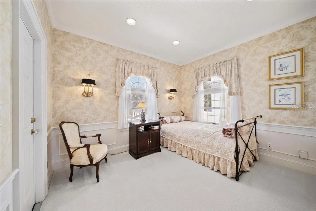 236 SAINT JAMES PARK