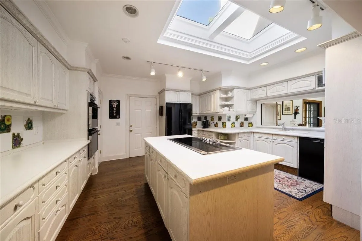 236 SAINT JAMES PARK