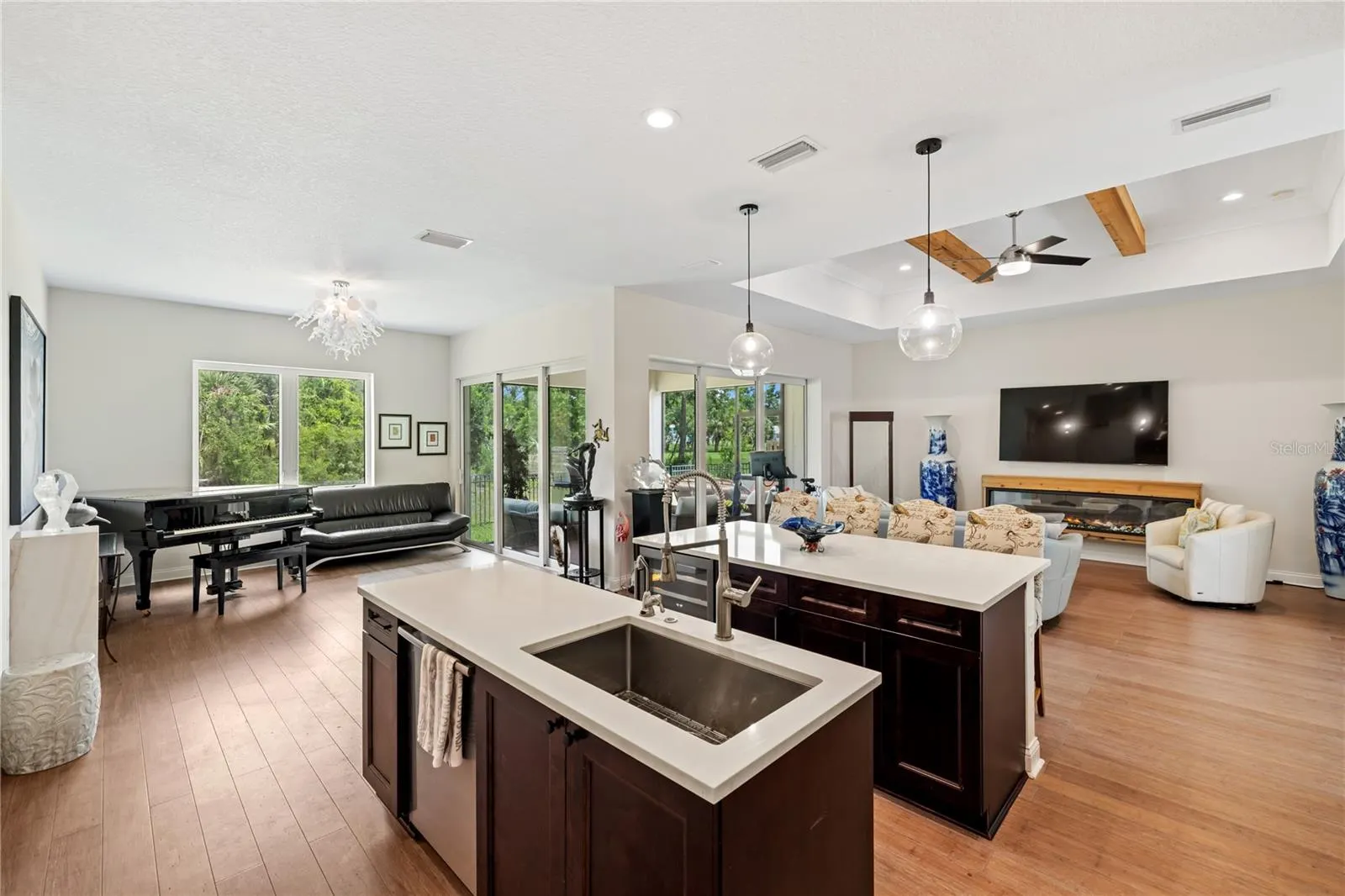 601 SUFFOLK CIR