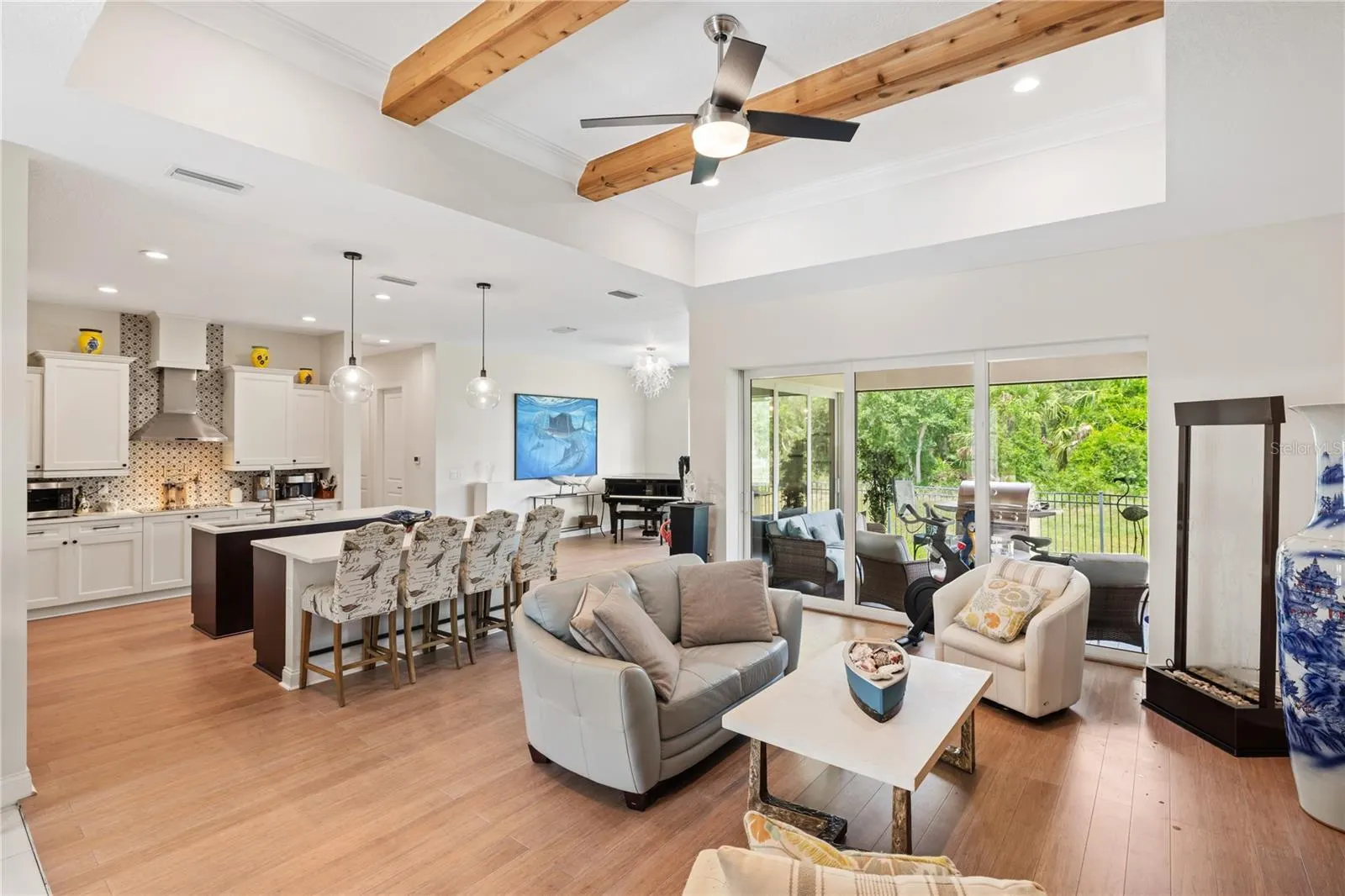 601 SUFFOLK CIR