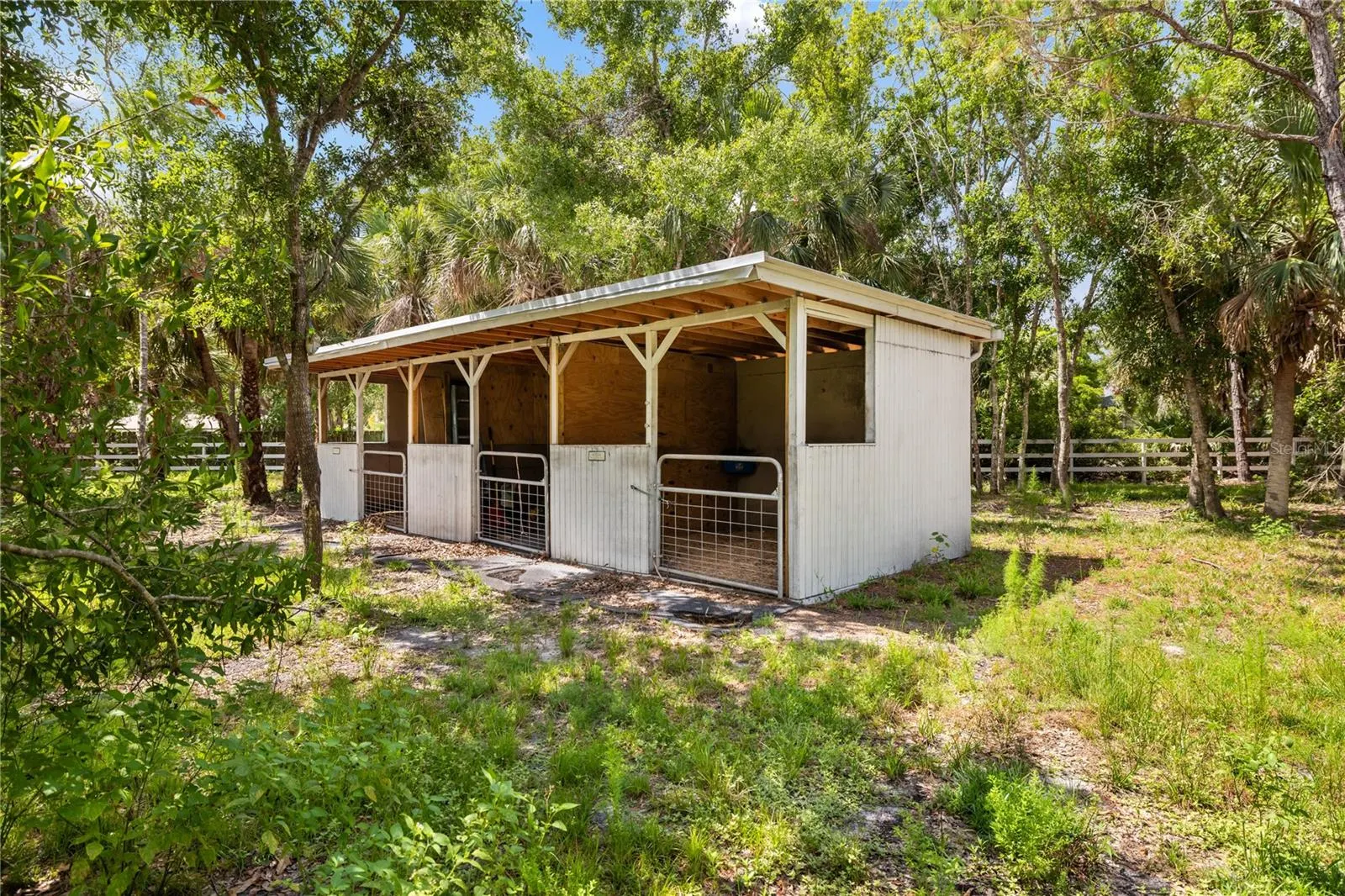 601 SUFFOLK CIR