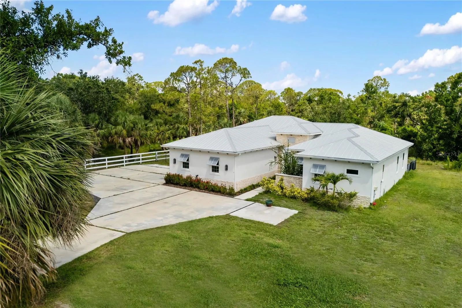 601 SUFFOLK CIR