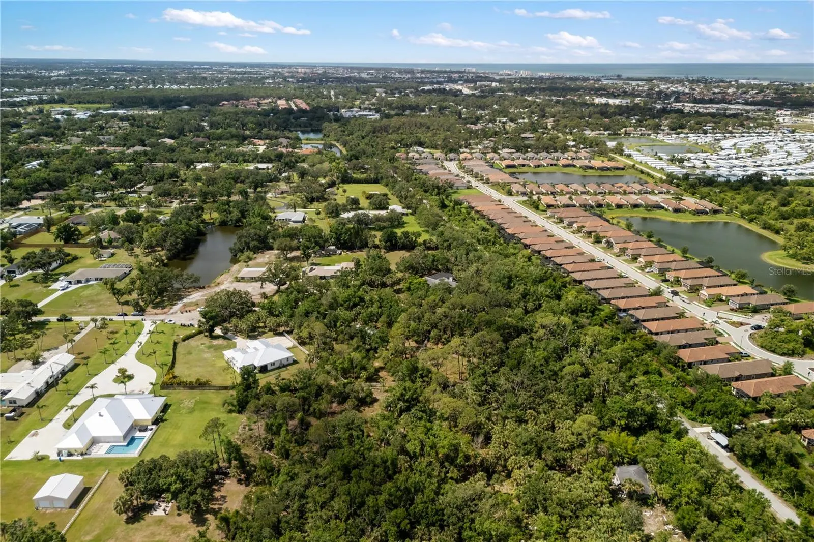 601 SUFFOLK CIR