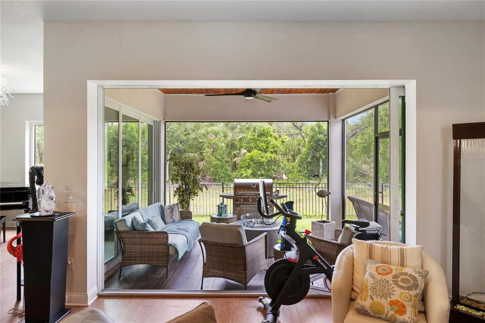 601 SUFFOLK CIR