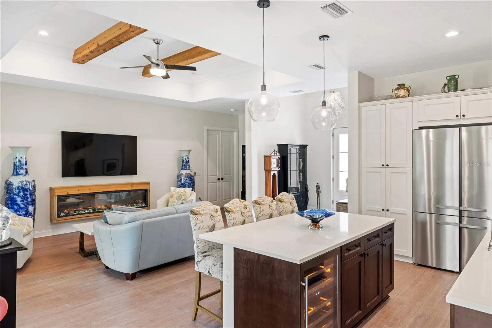 601 SUFFOLK CIR