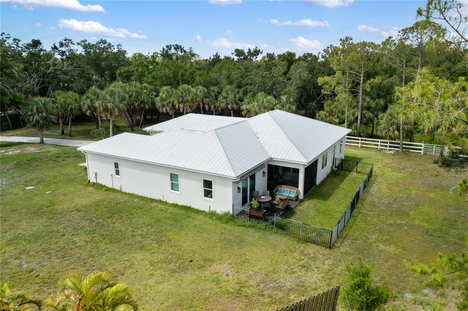 601 SUFFOLK CIR