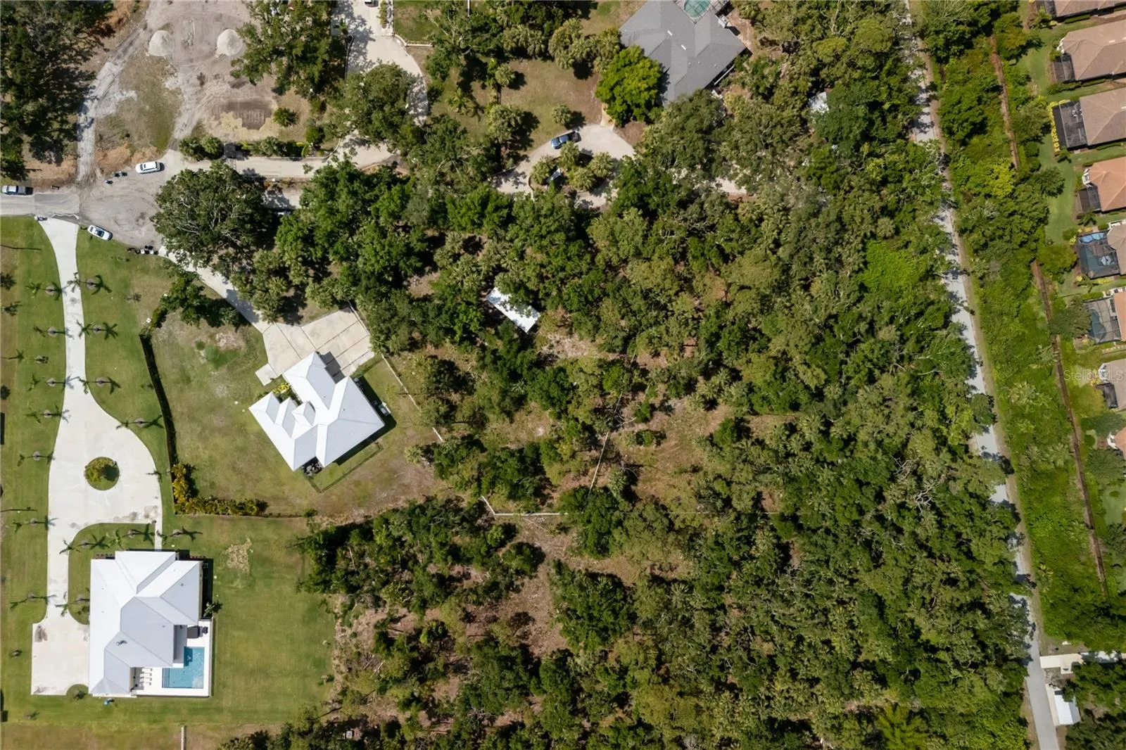 601 SUFFOLK CIR