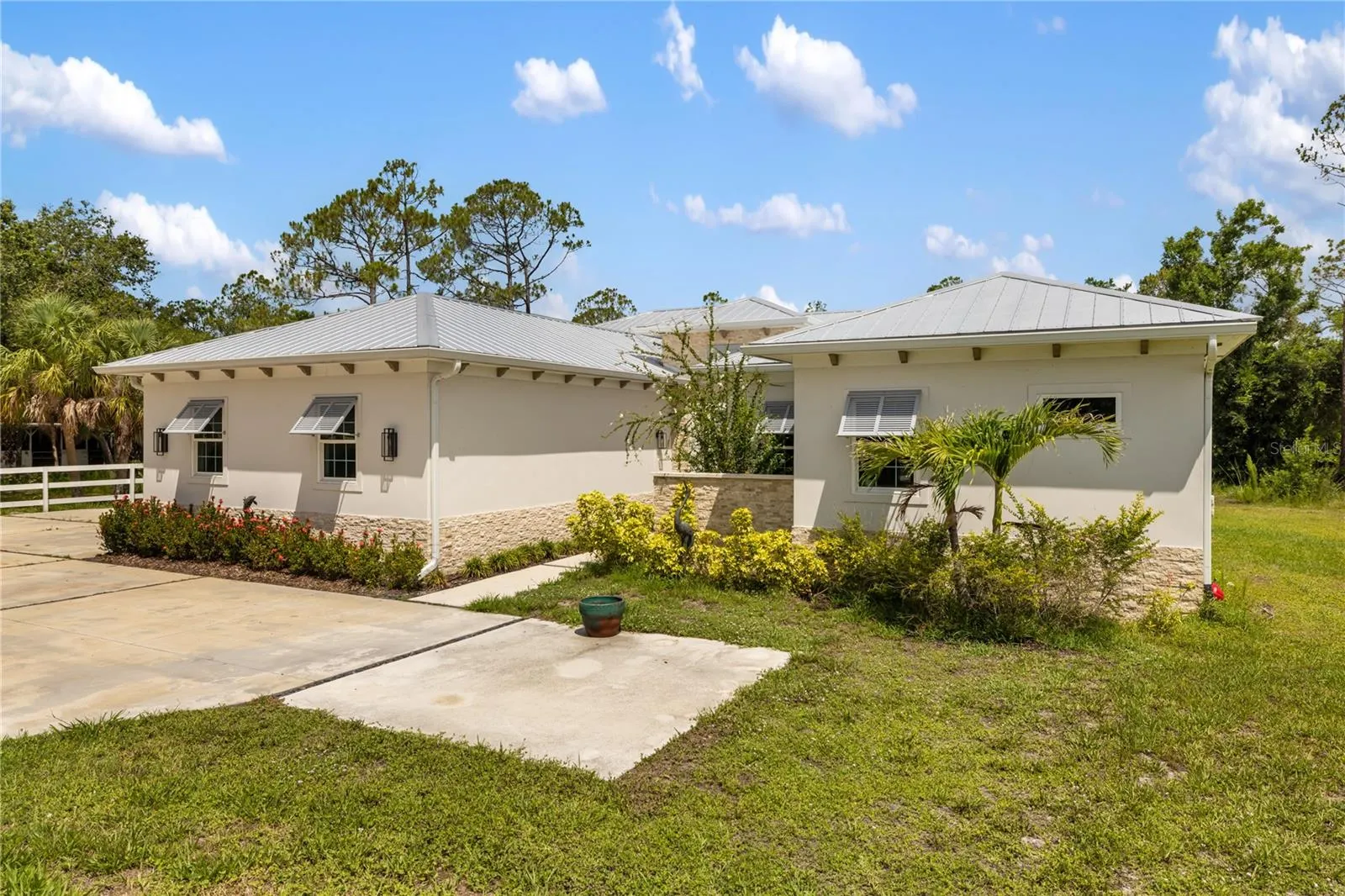 601 SUFFOLK CIR