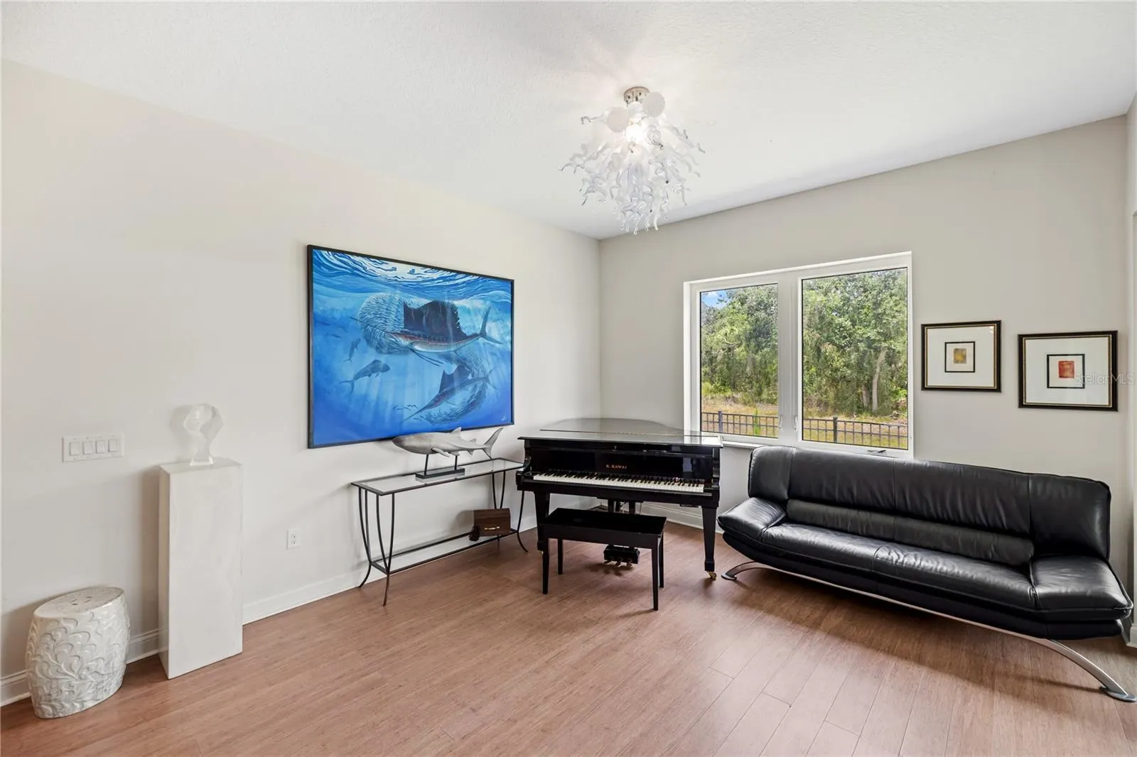 601 SUFFOLK CIR