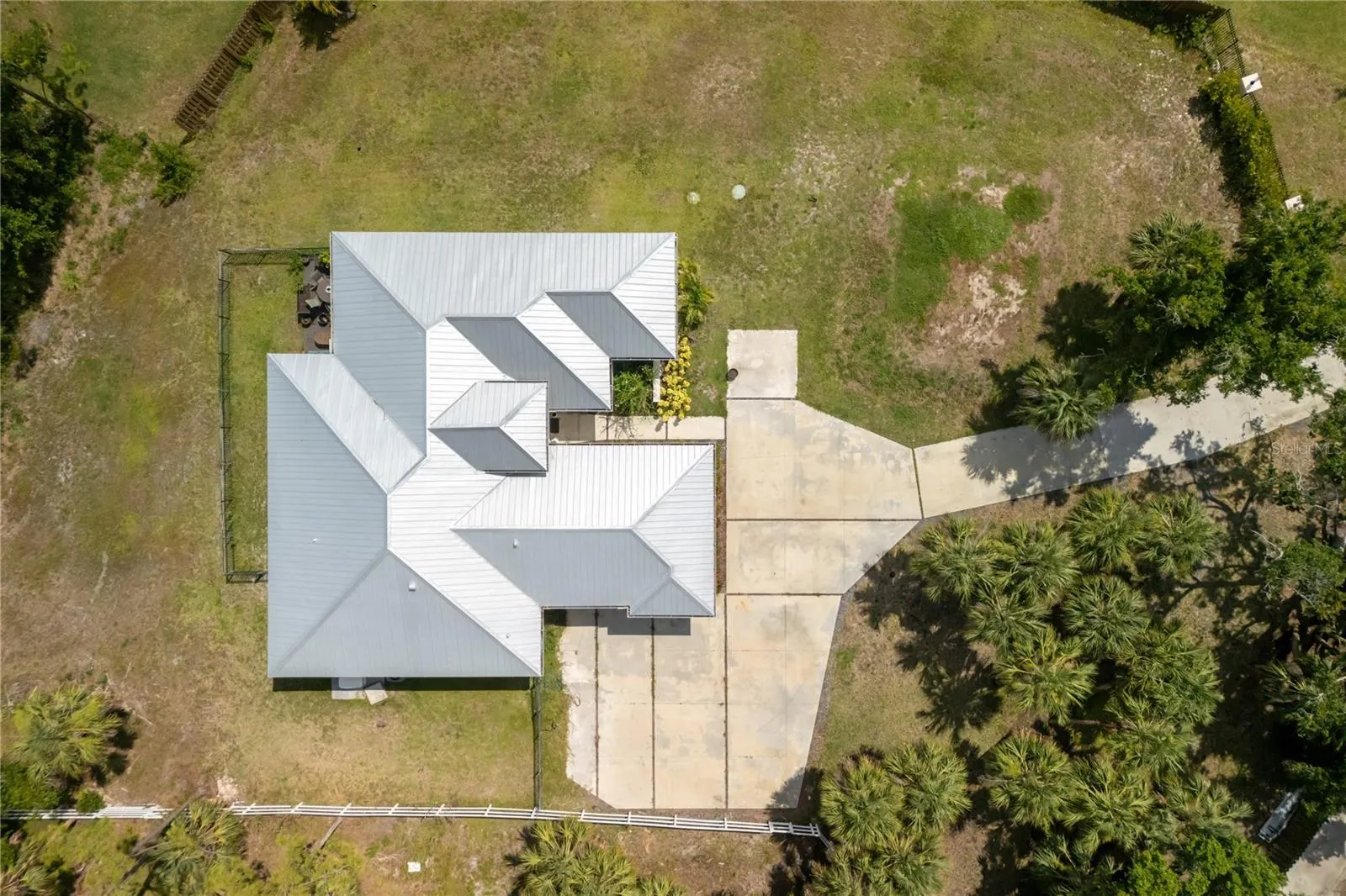 601 SUFFOLK CIR