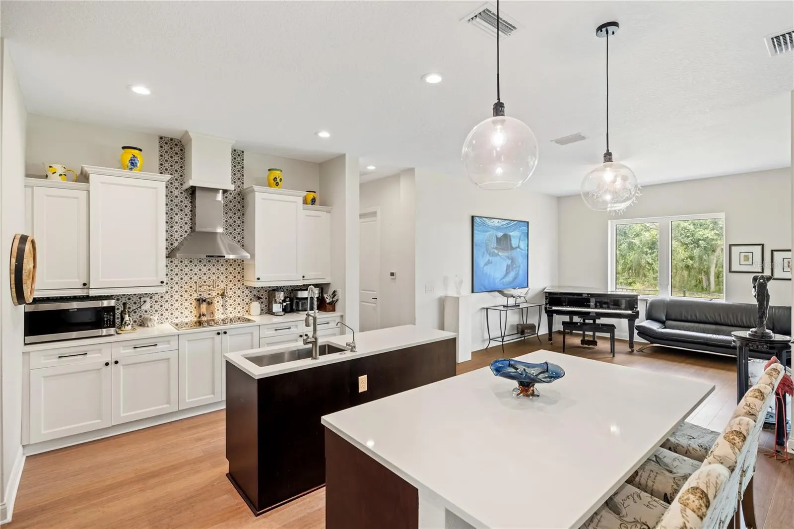 601 SUFFOLK CIR