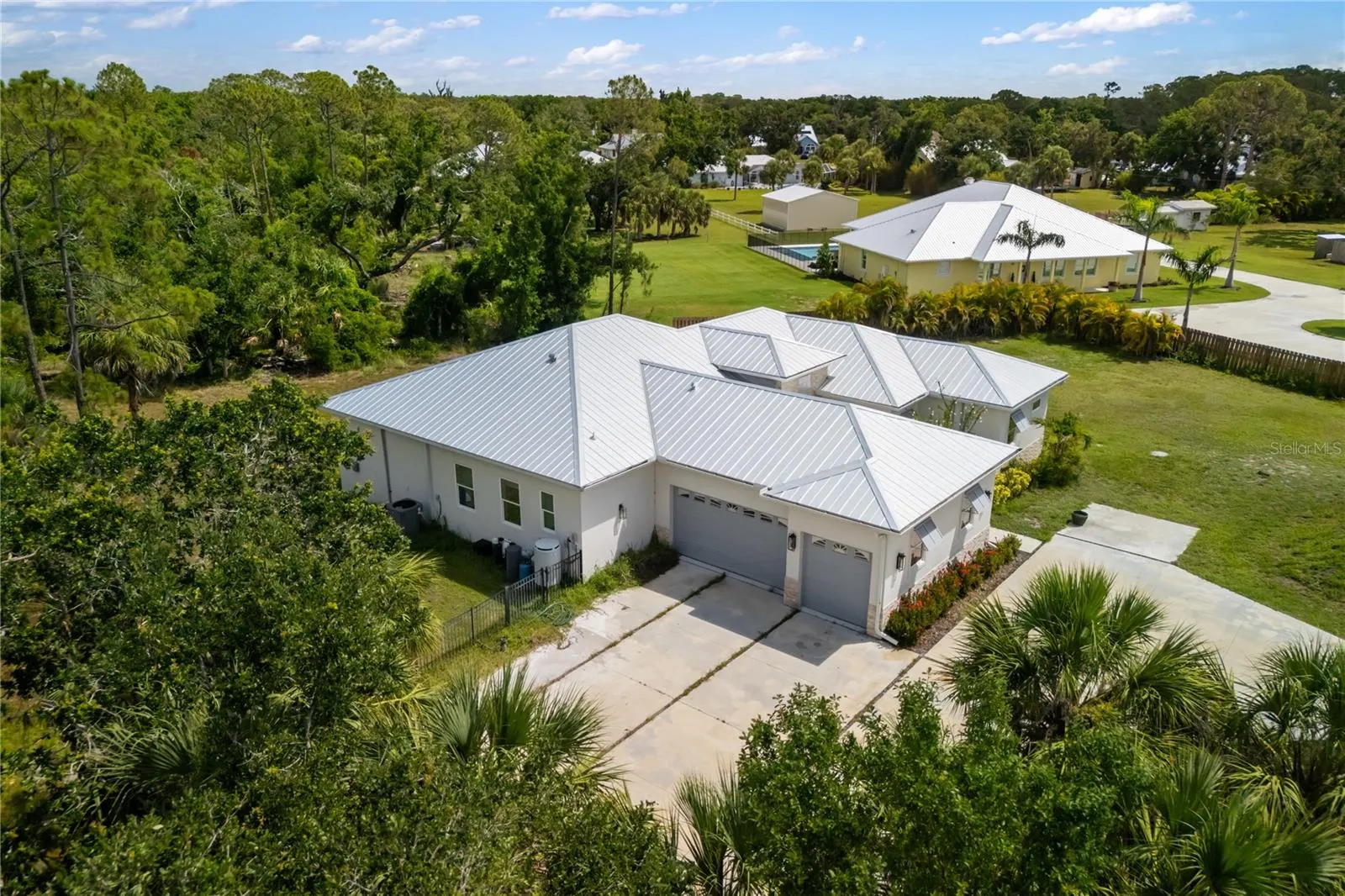 601 SUFFOLK CIR