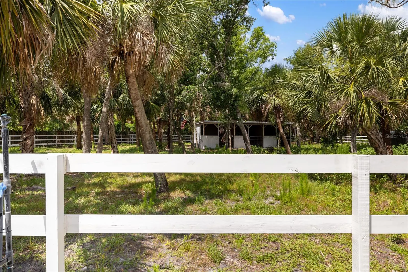 601 SUFFOLK CIR