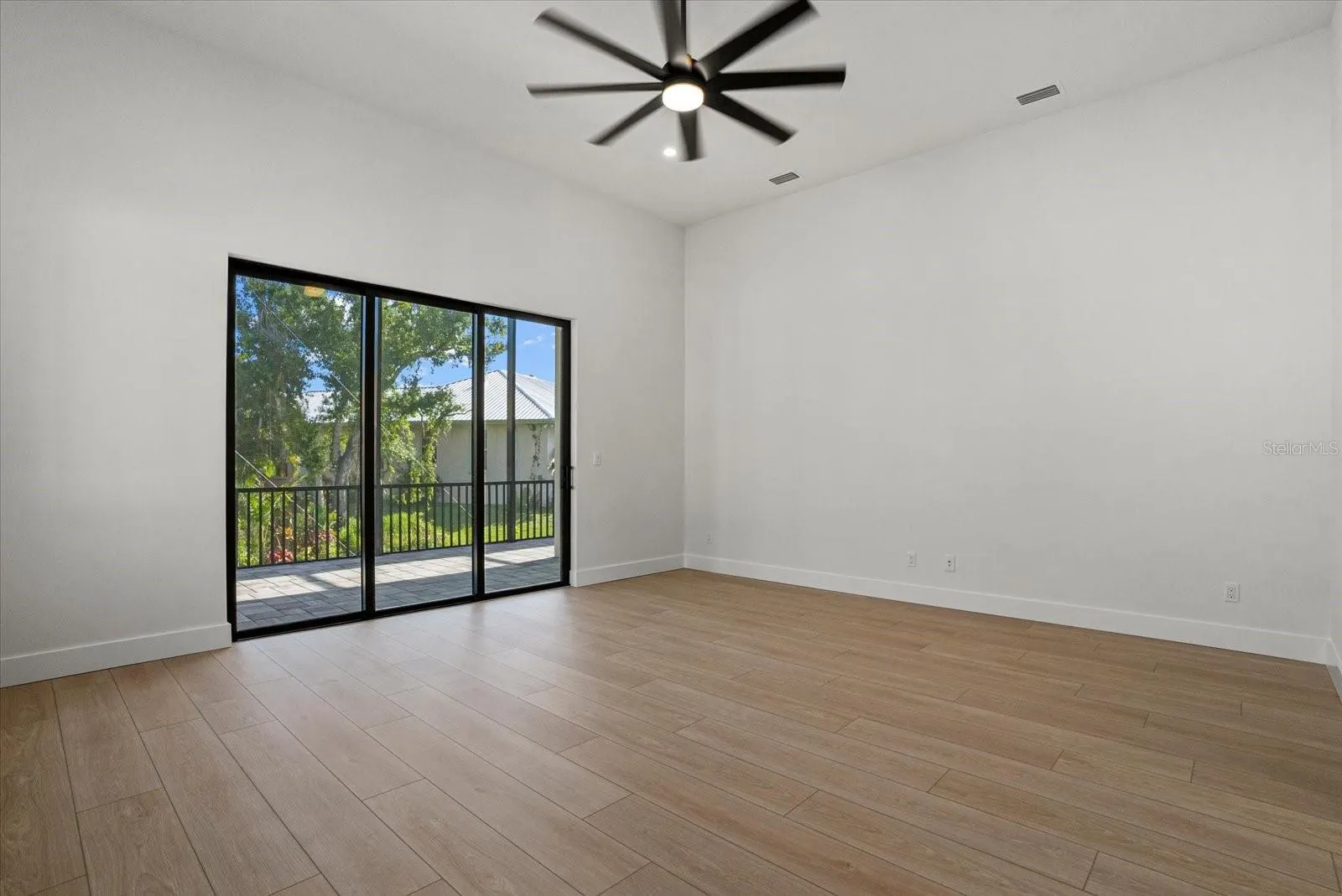 1605 LANDFALL DR