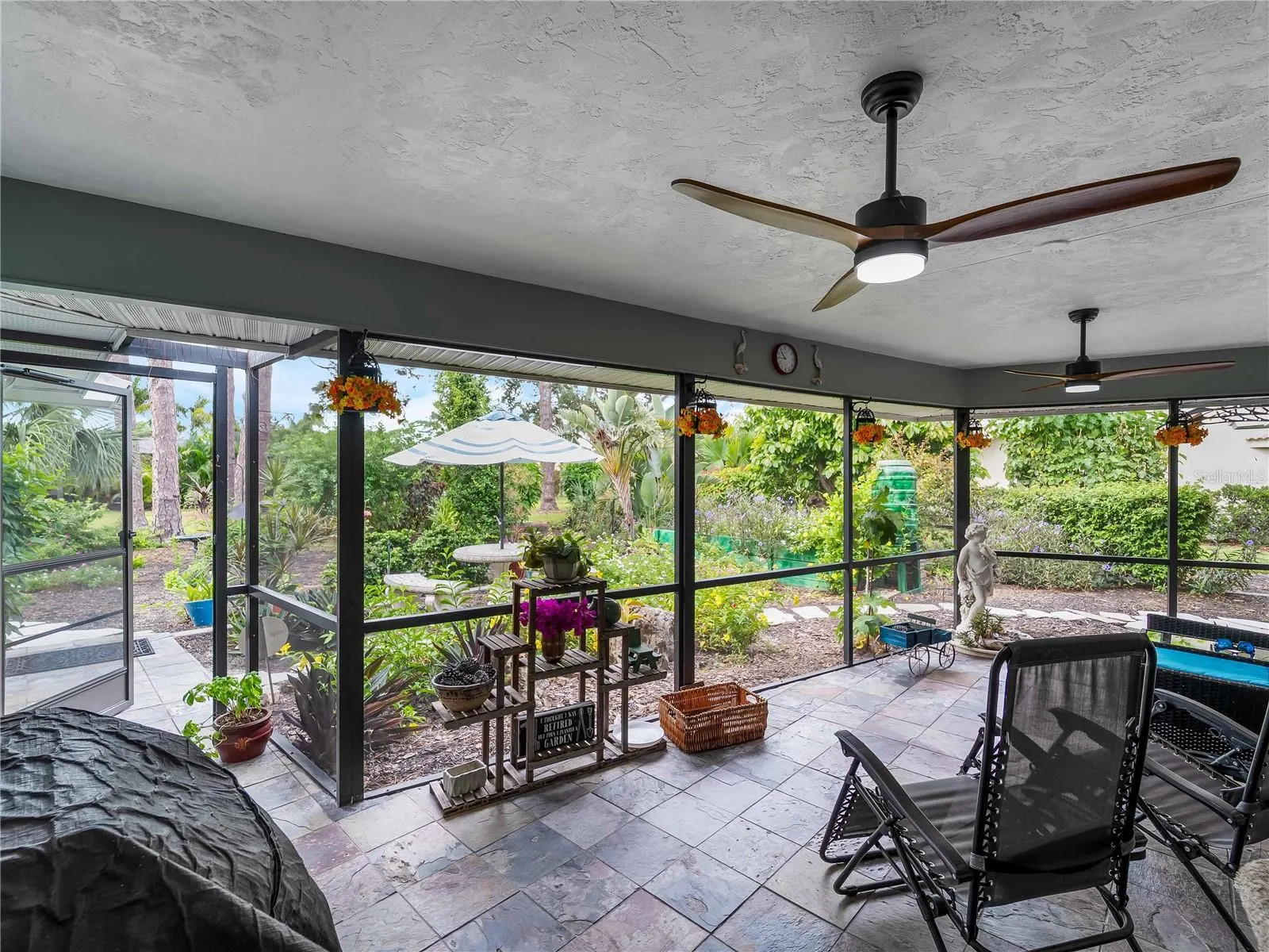 123 WINDWARD DR