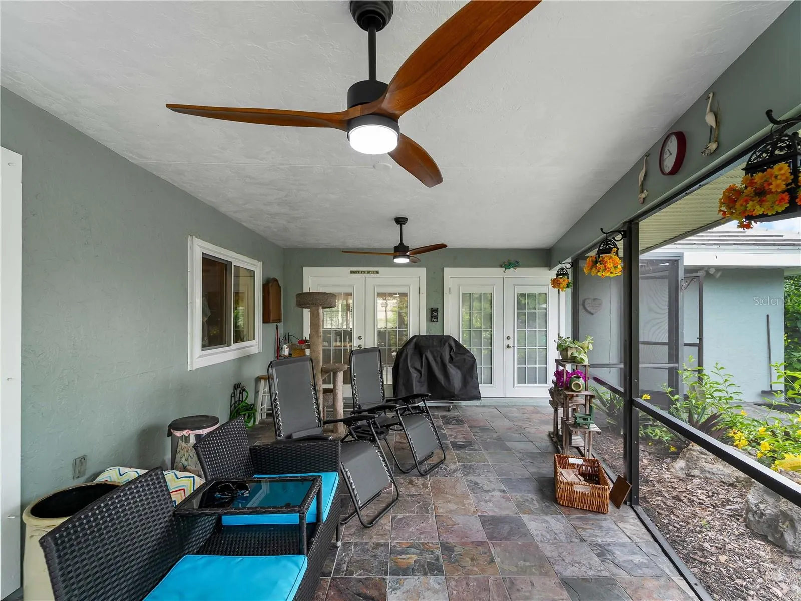 123 WINDWARD DR