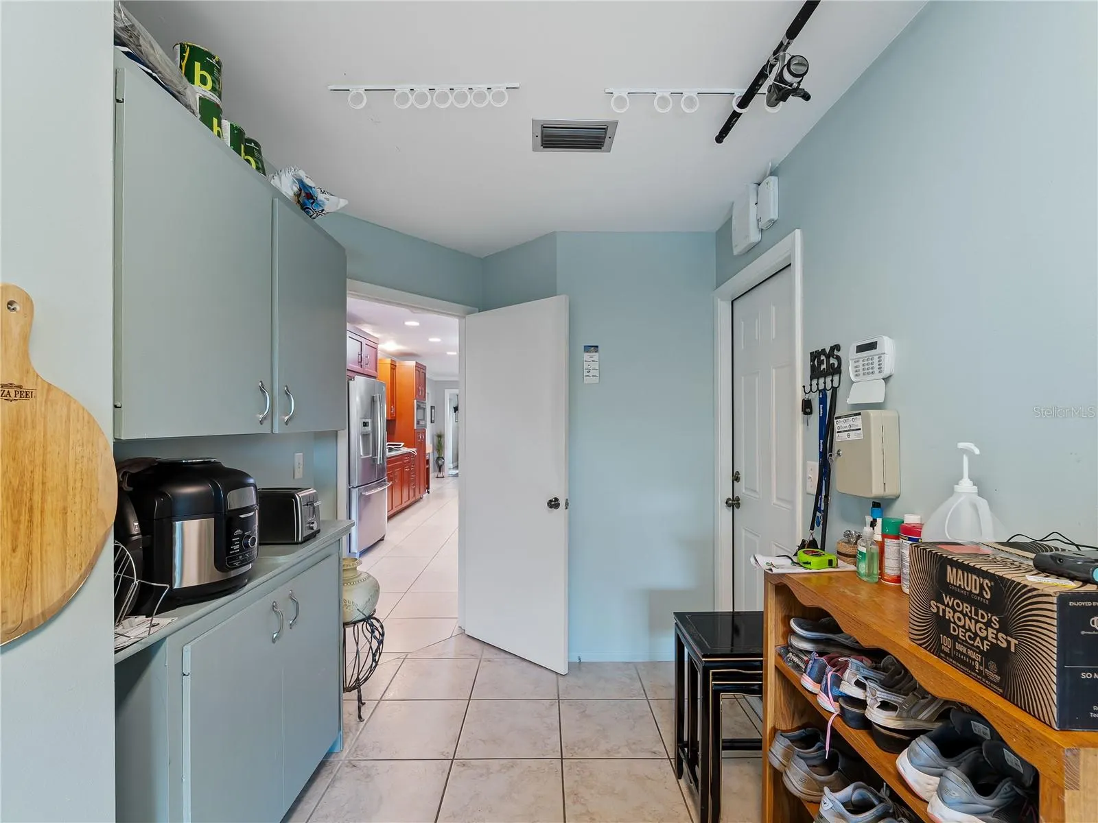123 WINDWARD DR