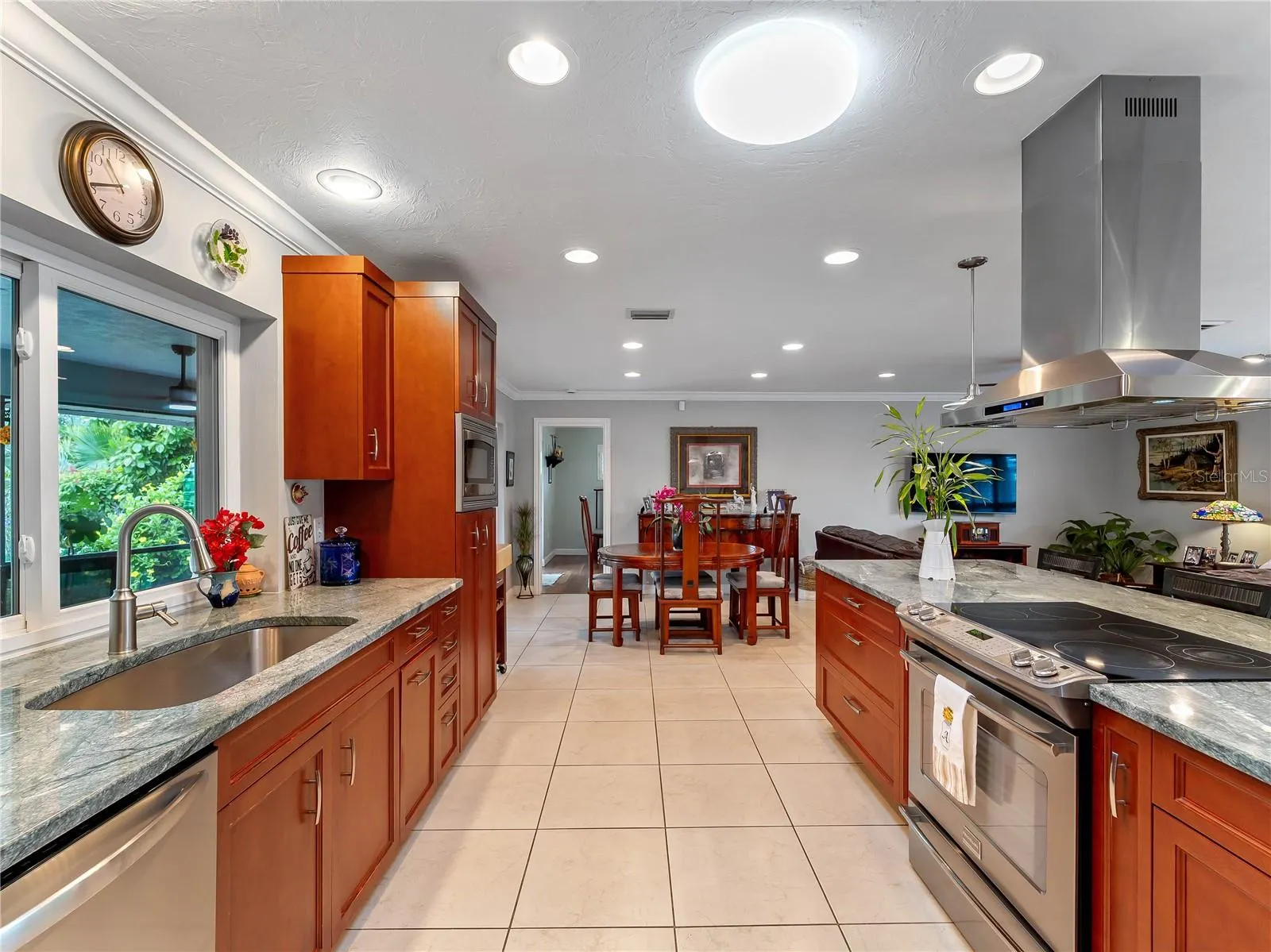 123 WINDWARD DR