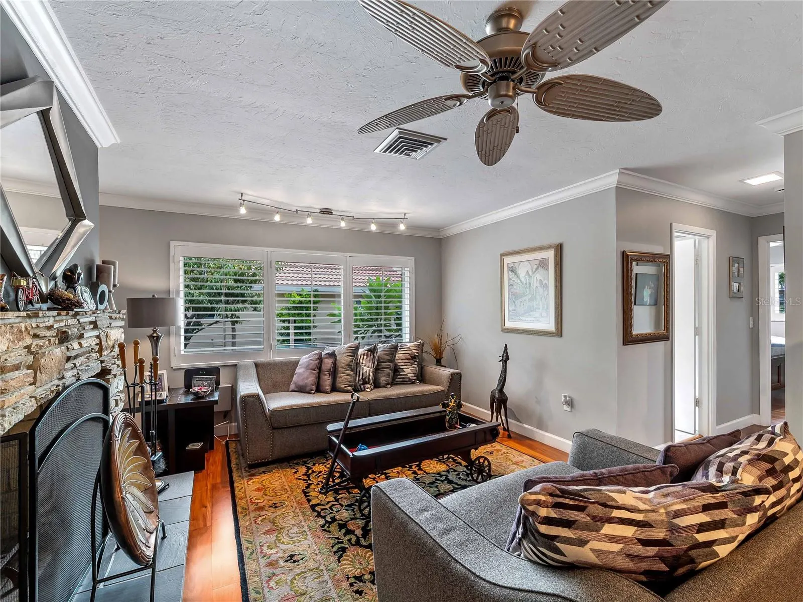 123 WINDWARD DR