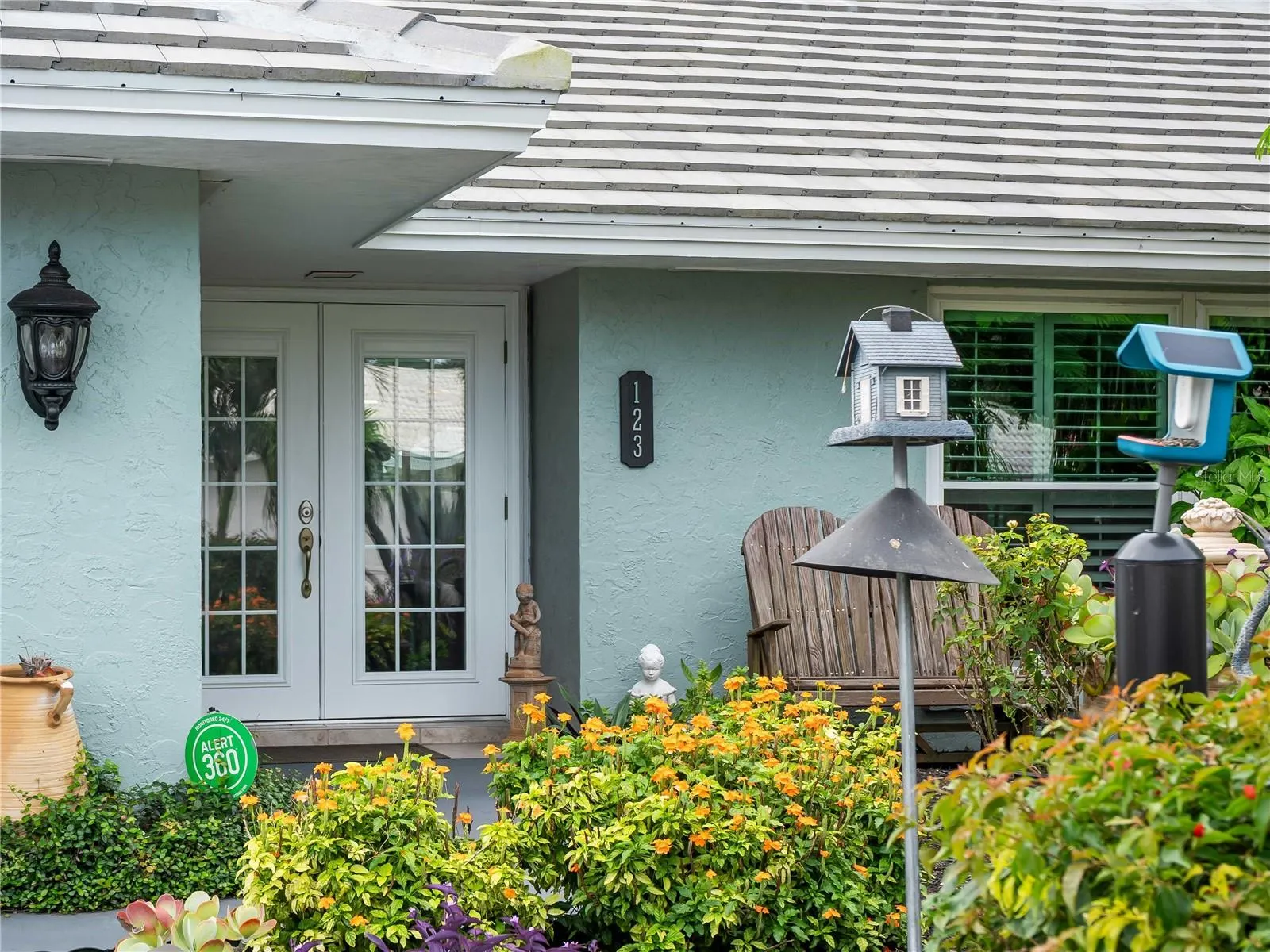 123 WINDWARD DR