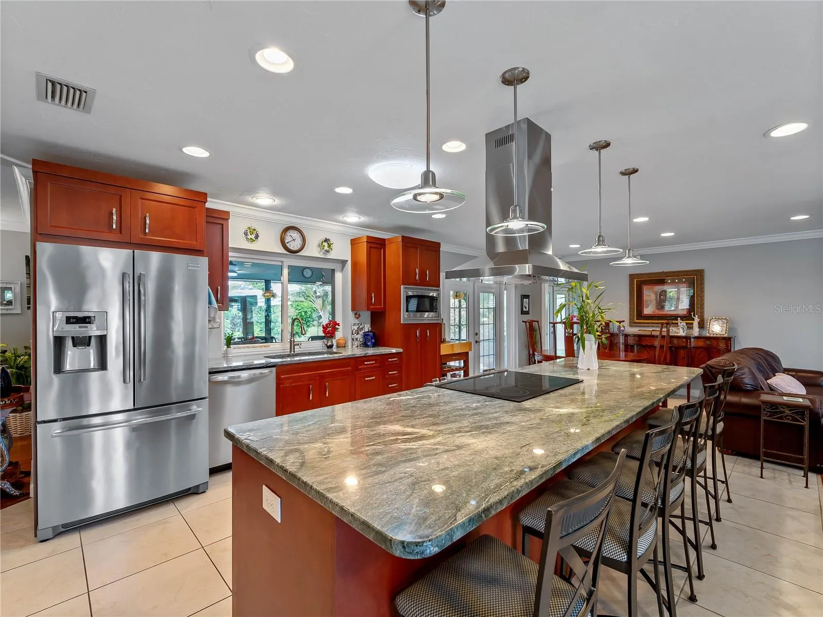 123 WINDWARD DR