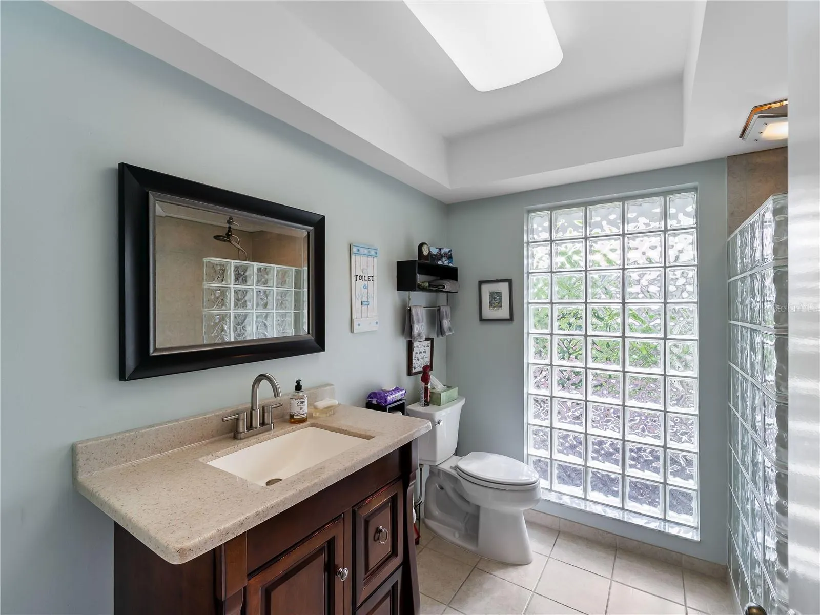 123 WINDWARD DR